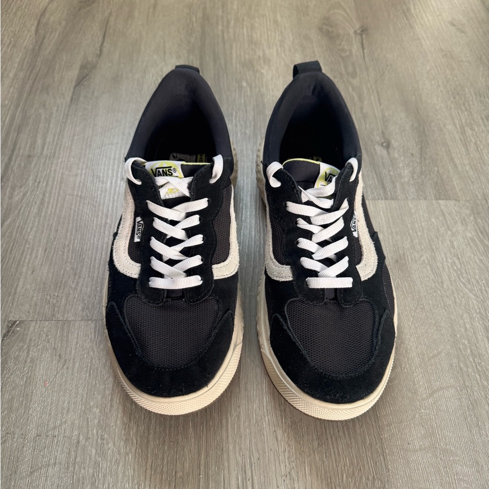 Women's Black ultrarange Vans